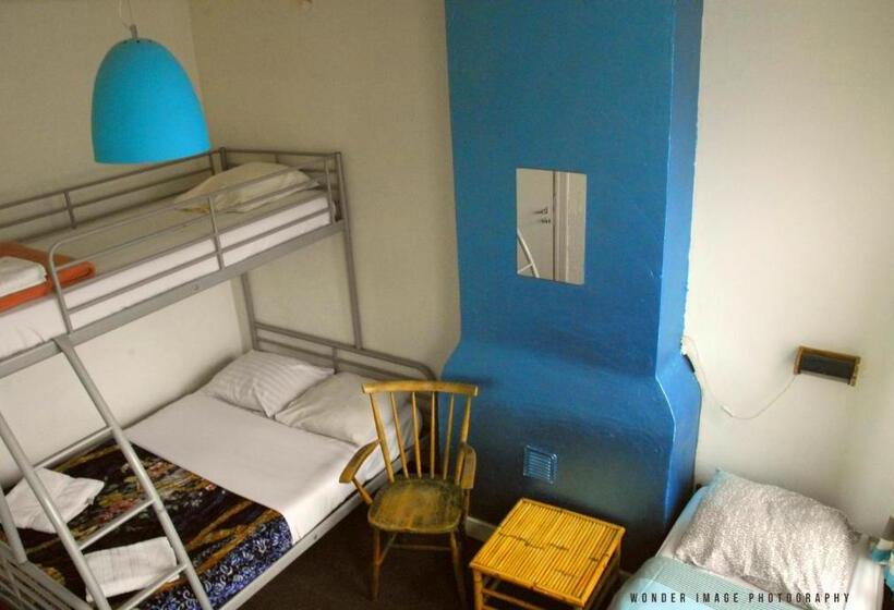 اتاق چهار تخته با دستشویی مشترک, Tamara