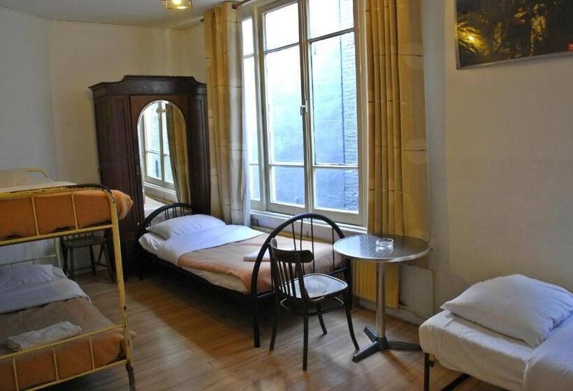 اتاق چهار تخته با دستشویی مشترک, Tamara