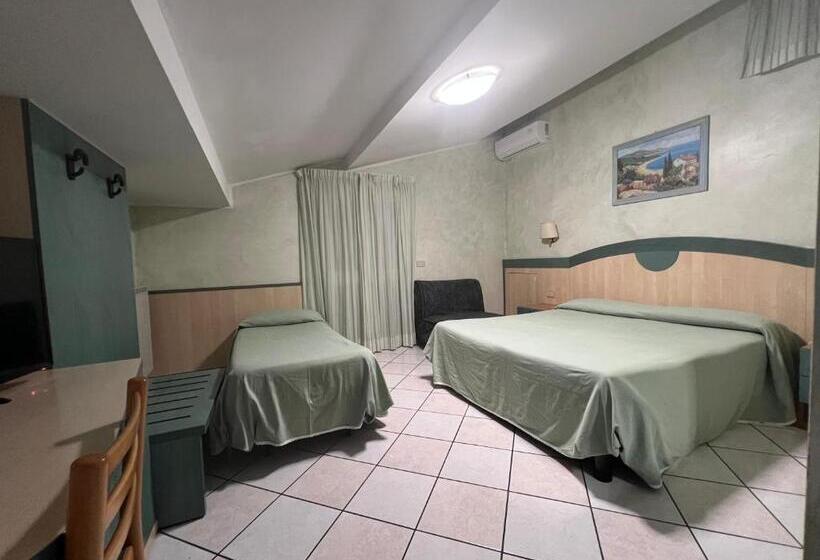 Chambre Triple Standard, Villa Primavera