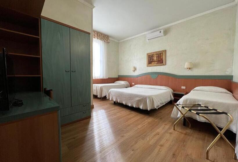 Chambre Quadruple Standard, Villa Primavera