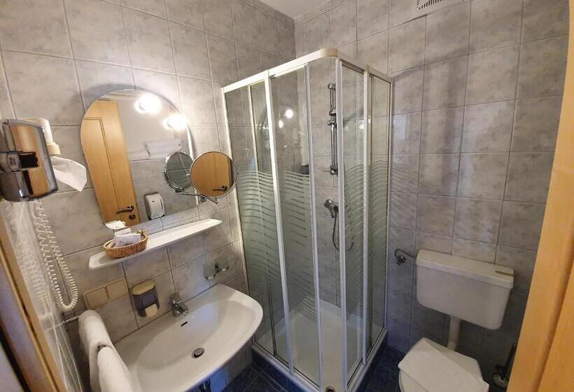 חדר סטנדרט לשלושה, Gasthof Hotel Zur Post