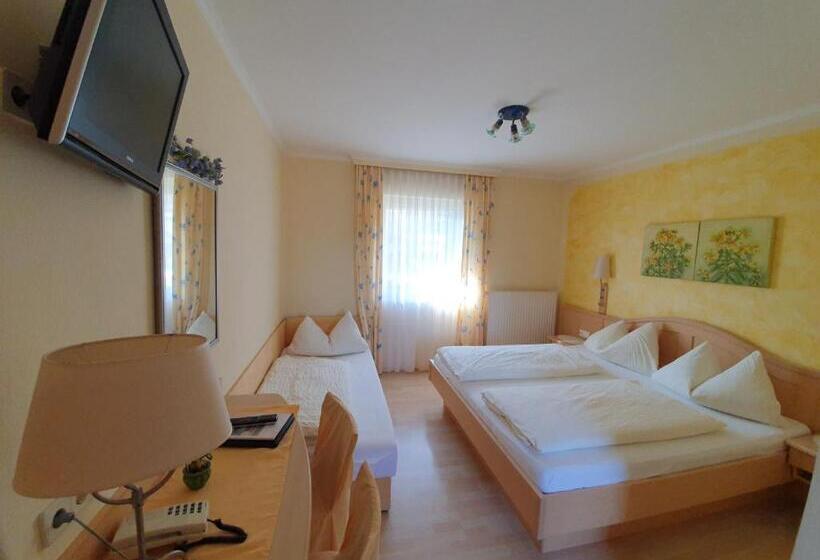 חדר סטנדרט לשלושה, Gasthof Hotel Zur Post