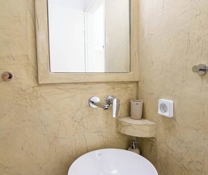 إستوديو قياسى, Phevos Villa