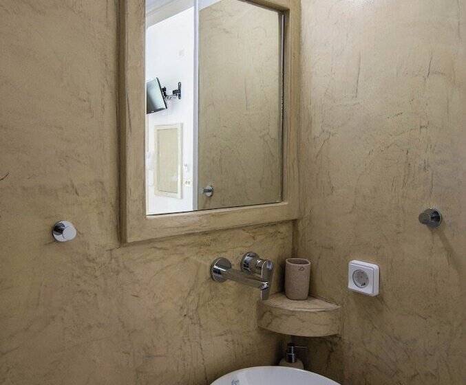 إستوديو قياسى, Phevos Villa