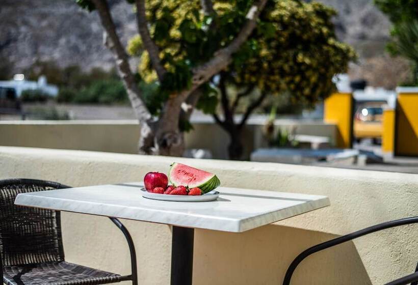 شقة غرفة واحدة, Phevos Villa