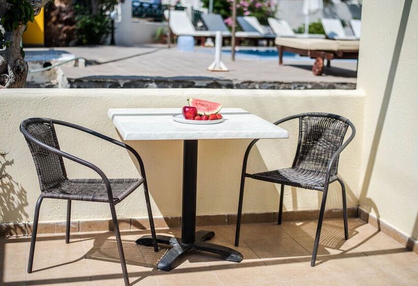 شقة غرفة واحدة, Phevos Villa