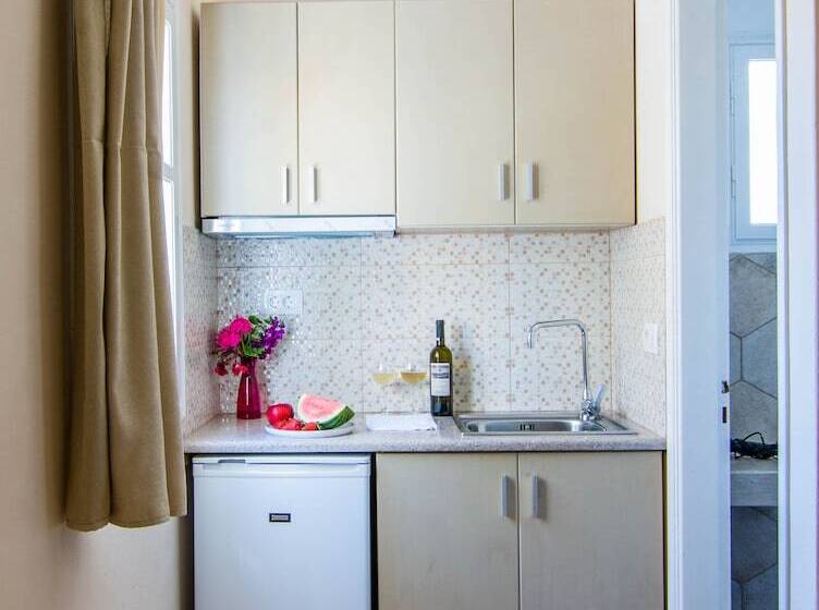 شقة غرفة واحدة, Phevos Villa