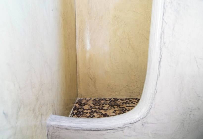 إستوديو قياسى, Phevos Villa