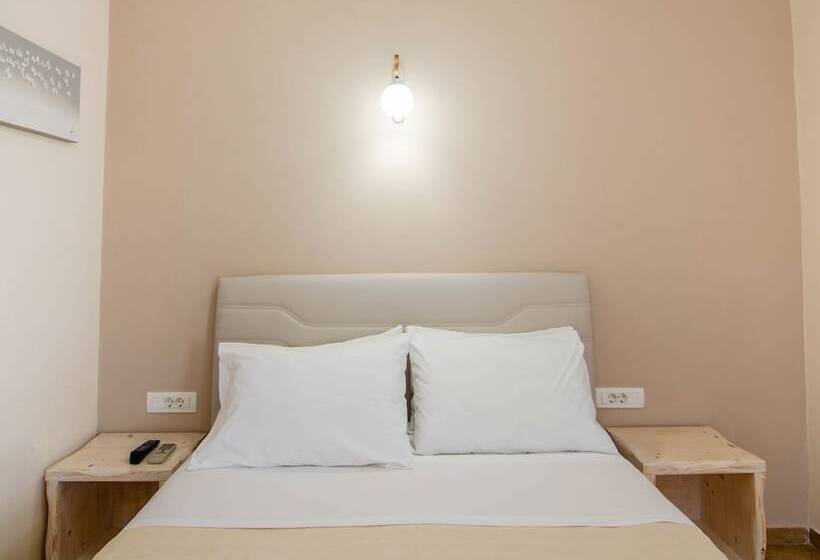 شقة غرفة واحدة, Phevos Villa