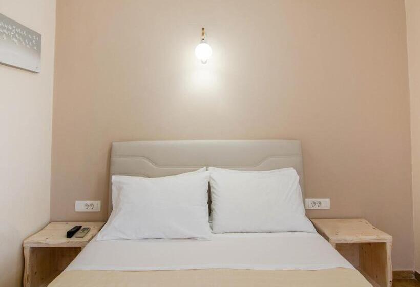 شقة غرفة واحدة, Phevos Villa