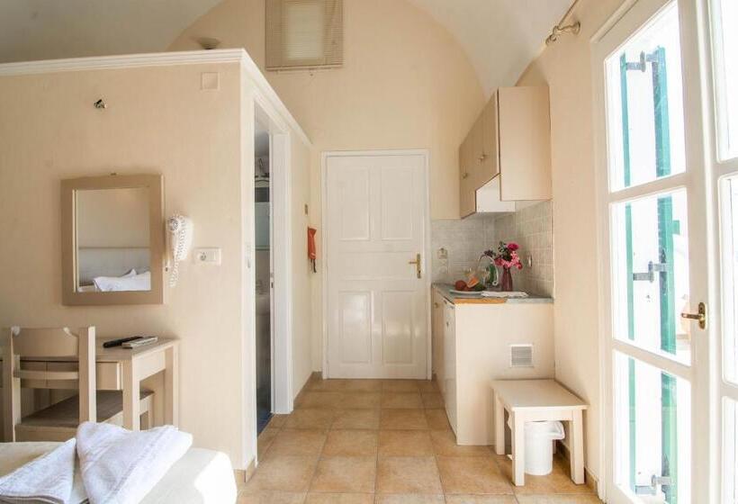 إستوديو قياسى, Phevos Villa