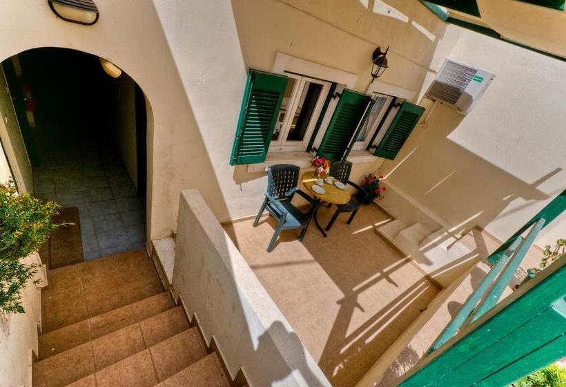 غرفة إقتصادية رباعية, Phevos Villa