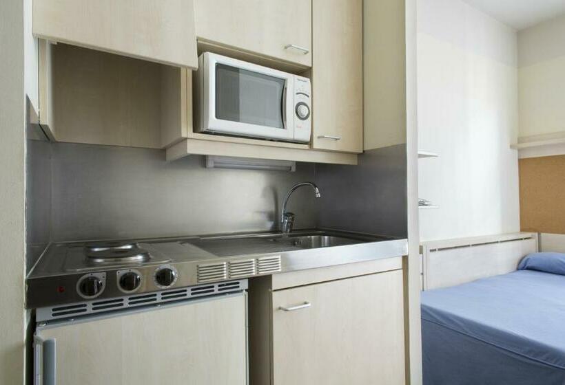 غرفة أساسية, Residencia Universitaria Blas De Otero