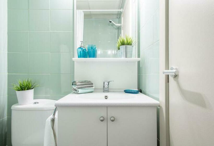 غرفة قياسية رباعية, Residencia Universitaria Blas De Otero