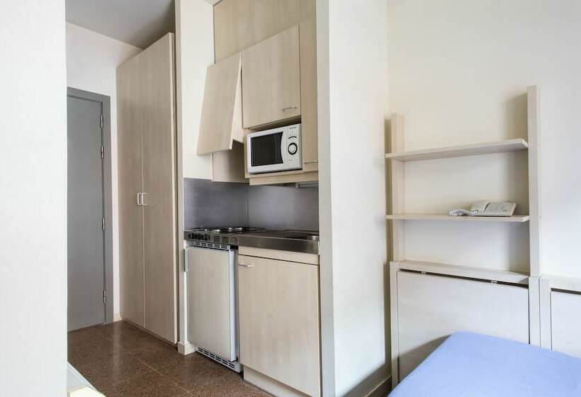 غرفة أساسية, Residencia Universitaria Blas De Otero