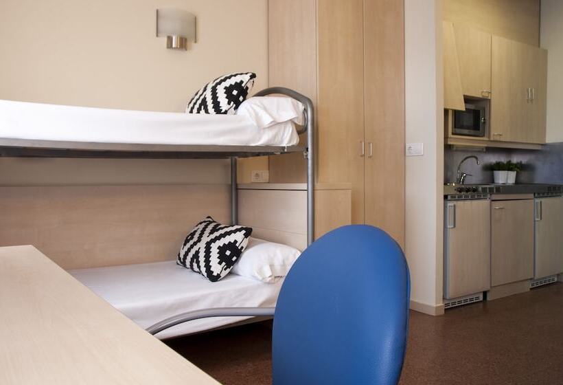 غرفة قياسية رباعية, Residencia Universitaria Blas De Otero