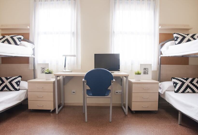 غرفة قياسية رباعية, Residencia Universitaria Blas De Otero