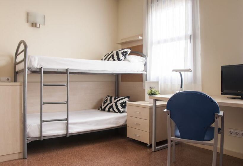 غرفة قياسية رباعية, Residencia Universitaria Blas De Otero