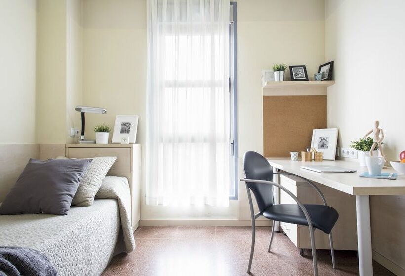スタンダードスタジオ, Residencia Universitaria Blas De Otero