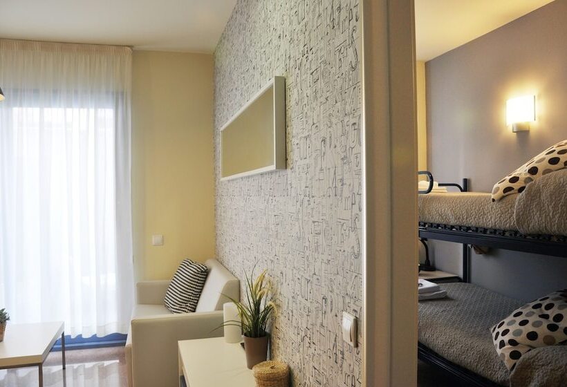 إستديو عائلى, Residencia Universitaria Blas De Otero