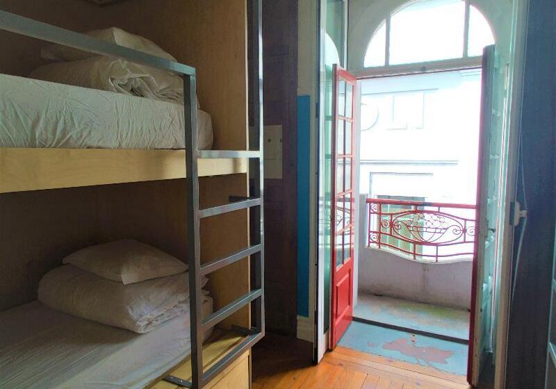 تختخواب در اتاق مشترک, Rivoli Cinema Hostel