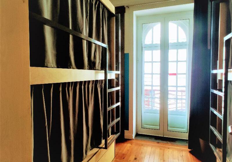 تختخواب در اتاق مشترک, Rivoli Cinema Hostel