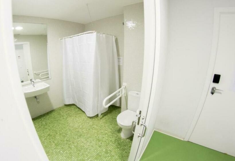 Номер Стандарт Трехместный, Sant Jordi Hostels Sagrada Familia