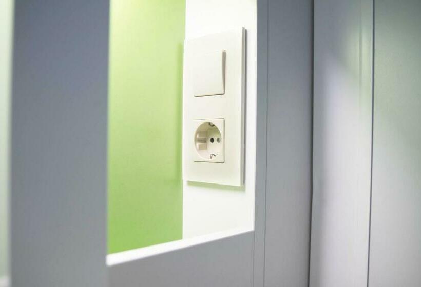 اتاق استاندارد سه نفره, Sant Jordi Hostels Sagrada Familia