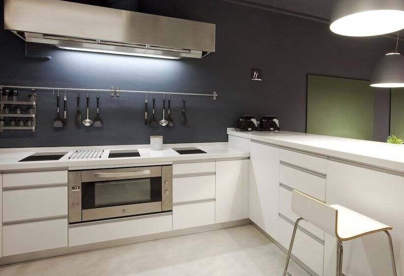 Кровать в Многоместном Номере с Общей Ванной, Sant Jordi Hostels Sagrada Familia