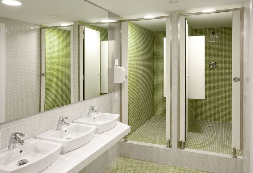 Bed in Shared Room with Shared Bathroom, Sant Jordi Hostels Sagrada Familia