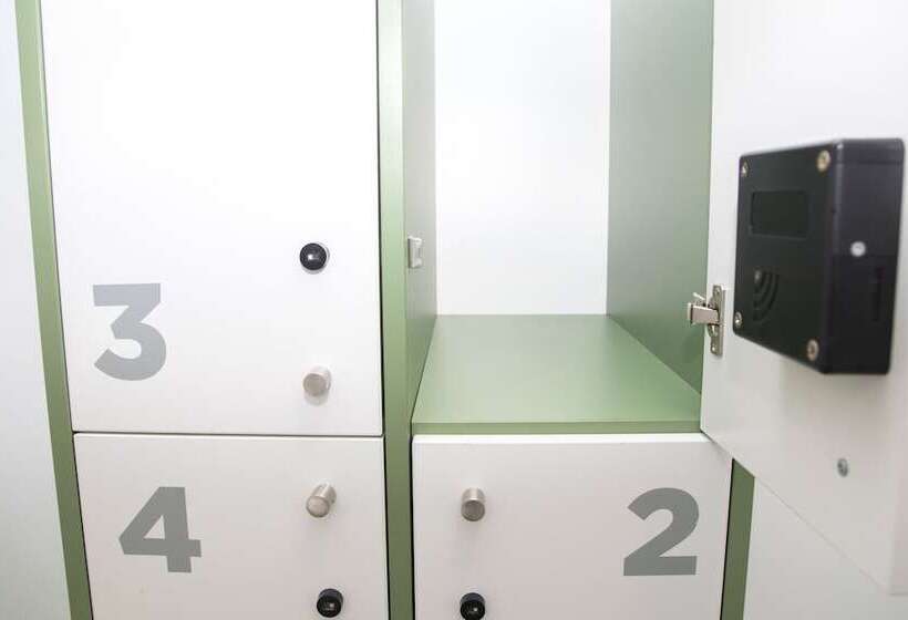 Bed in Shared Room with Shared Bathroom, Sant Jordi Hostels Sagrada Familia