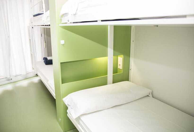 Bed in Shared Room with Shared Bathroom, Sant Jordi Hostels Sagrada Familia