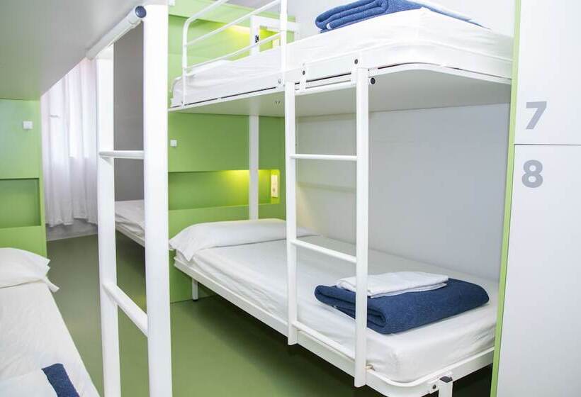 Bed in Shared Room with Shared Bathroom, Sant Jordi Hostels Sagrada Familia