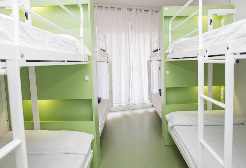 Кровать в Многоместном Номере с Общей Ванной, Sant Jordi Hostels Sagrada Familia