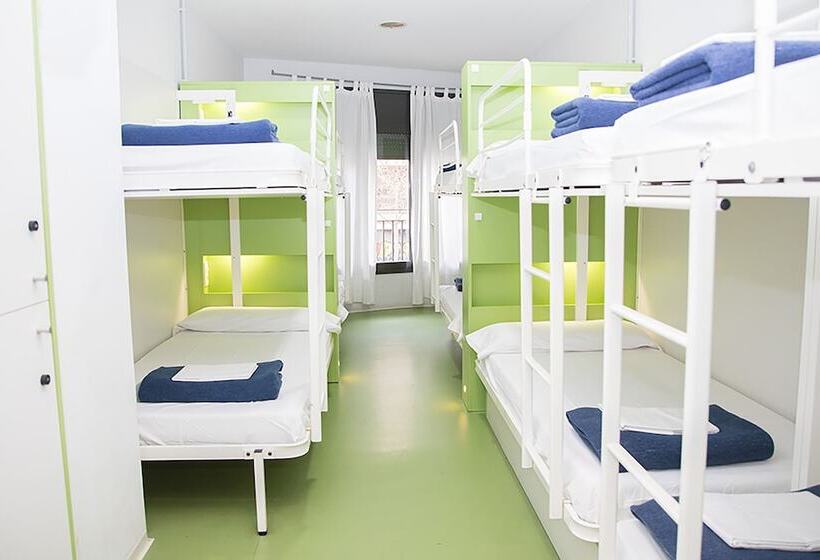 Bed in Shared Room with Shared Bathroom, Sant Jordi Hostels Sagrada Familia