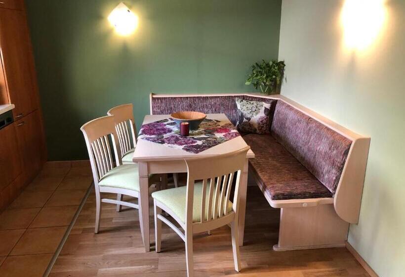 침실 1개 발코니 아파트, Das Zellersee