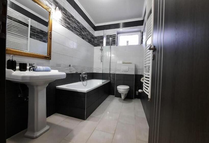 اتاق استاندارد سه نفره, Borostyán Panzió