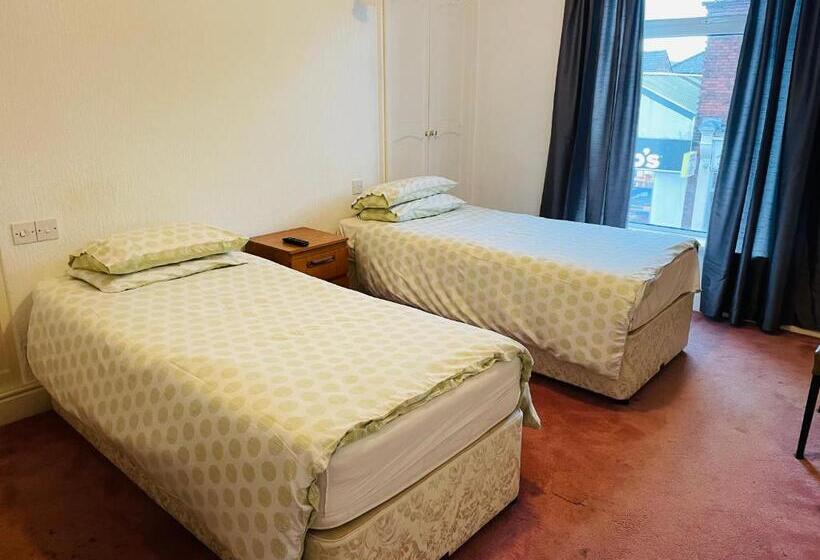 Номер Стандарт, The Roadhouse