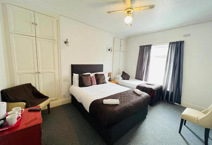 Трехместный Номер Deluxe, The Roadhouse