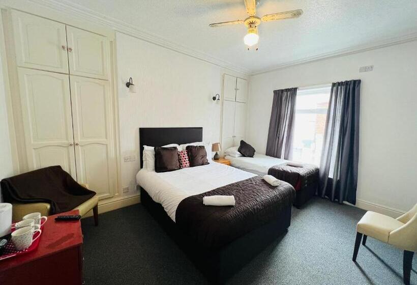 Трехместный Номер Deluxe, The Roadhouse