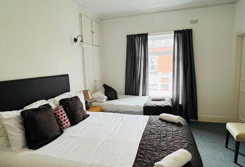 家庭间, The Roadhouse