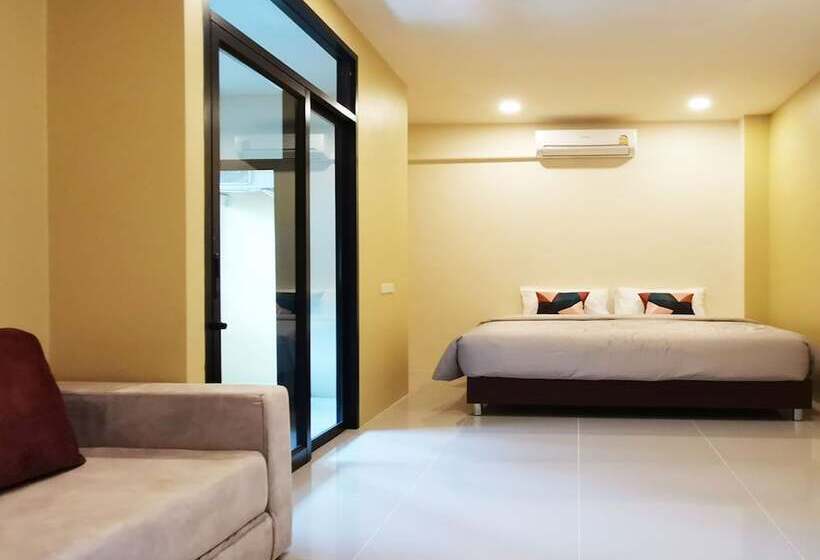 اتاق لوکس, The Middle Town Sha