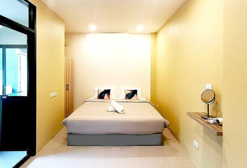 اتاق لوکس, The Middle Town Sha