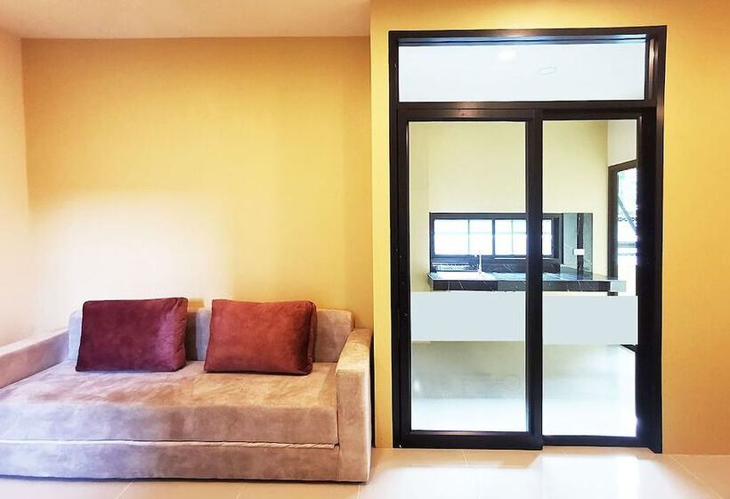 اتاق لوکس, The Middle Town Sha