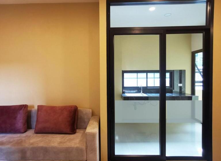 اتاق لوکس, The Middle Town Sha