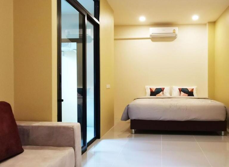 اتاق لوکس, The Middle Town Sha