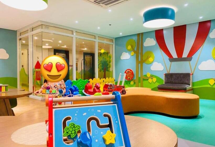 1 Bedroom Penthouse Apartment, 2 Br Corner Executive Suite At Lafayette Park Square Megaworld Blvd Unit 5h