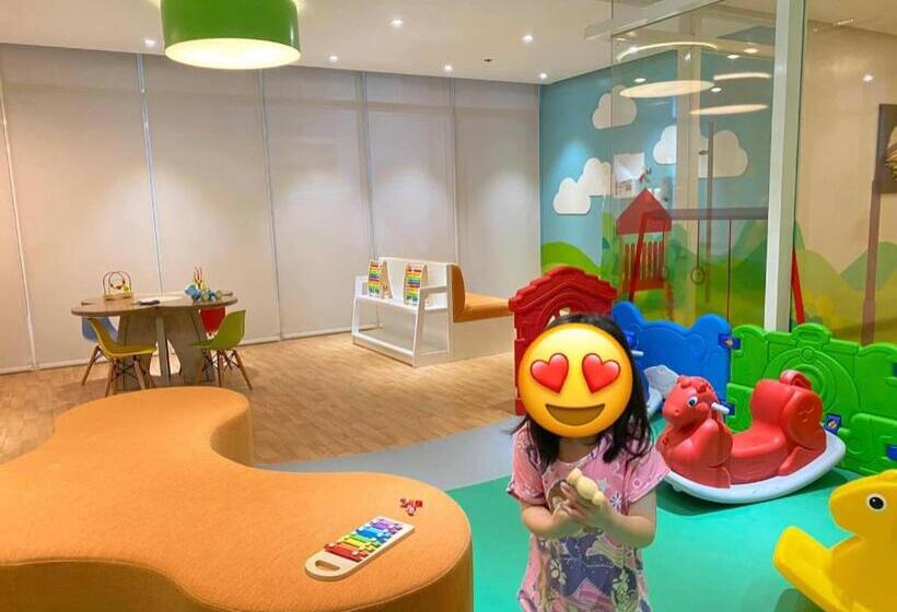 1 Bedroom Penthouse Apartment, 2 Br Corner Executive Suite At Lafayette Park Square Megaworld Blvd Unit 5h