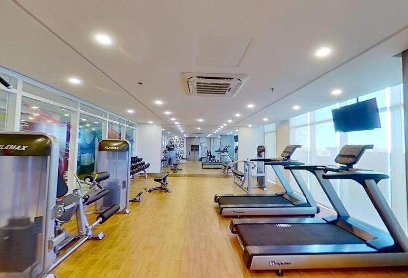 1 Bedroom Penthouse Apartment, 2 Br Corner Executive Suite At Lafayette Park Square Megaworld Blvd Unit 5h