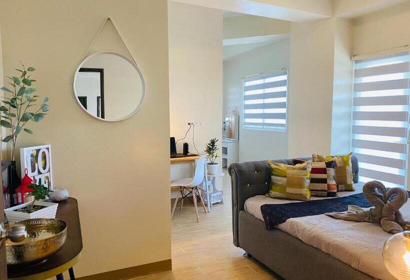 1 Bedroom Penthouse Apartment, 2 Br Corner Executive Suite At Lafayette Park Square Megaworld Blvd Unit 5h